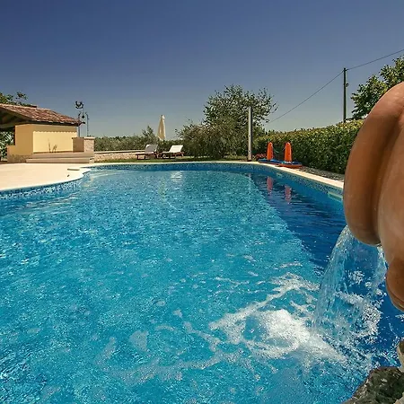 Picturesque With Swimming Pool In Lägenhet