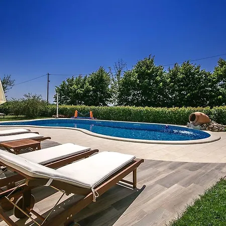 Picturesque With Swimming Pool In Višnjan